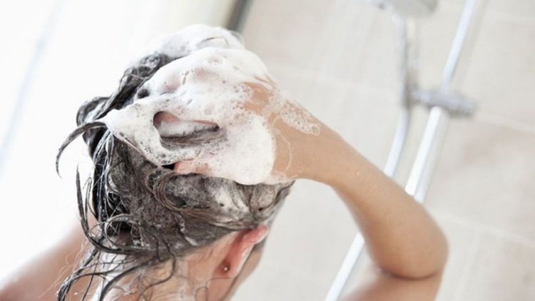 Bộ Y tế yêu cầu thu hồi lô dầu gội trên nhãn có nội dung phòng, chữa bệnh như thuốc (15/05/2025)