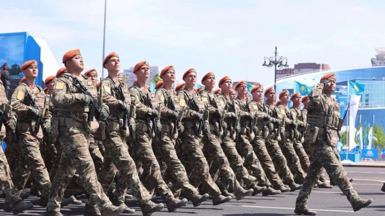 Kazakhstan duyệt binh tái hiện ký ức hào hùng về chiến thắng phát-xít