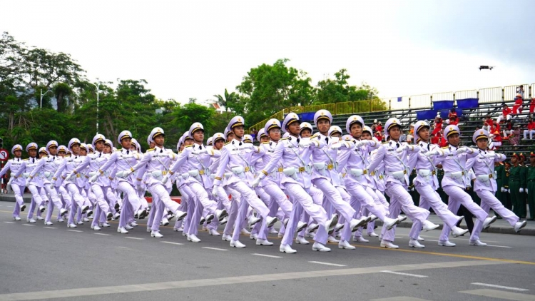 Gần 200 cán bộ, chiến sĩ Hải quân tham gia diễu binh, diễu hành kỷ niệm 70 năm giải phóng Hải Phòng