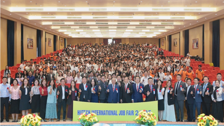 HUTECH International Job Fair 2025 đem đến hơn 1800 vị trí việc làm cho sinh viên