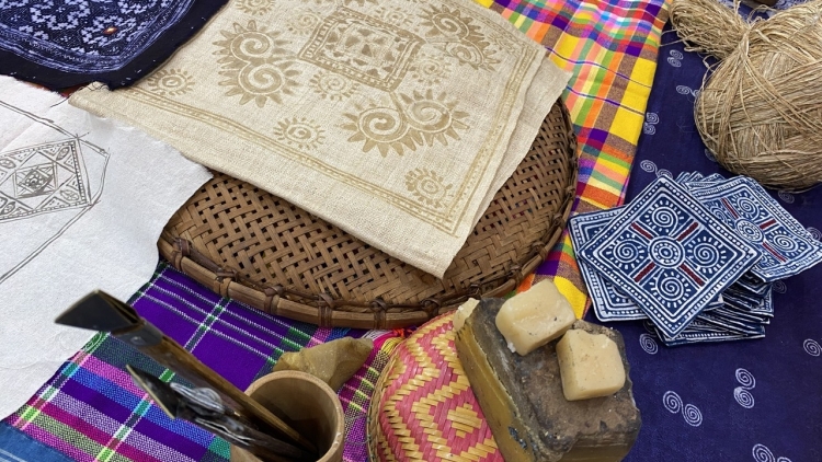 Giữ màu di sản