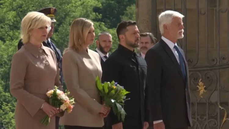 Tổng thống Ukraine thăm Séc, tăng cường quan hệ quốc phòng-quân sự song phương
