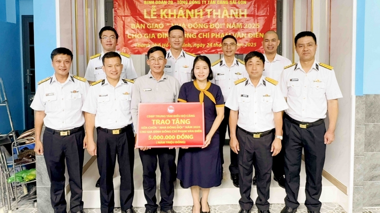 Binh đoàn 20 bàn giao công trình sửa chữa nhà đồng đội