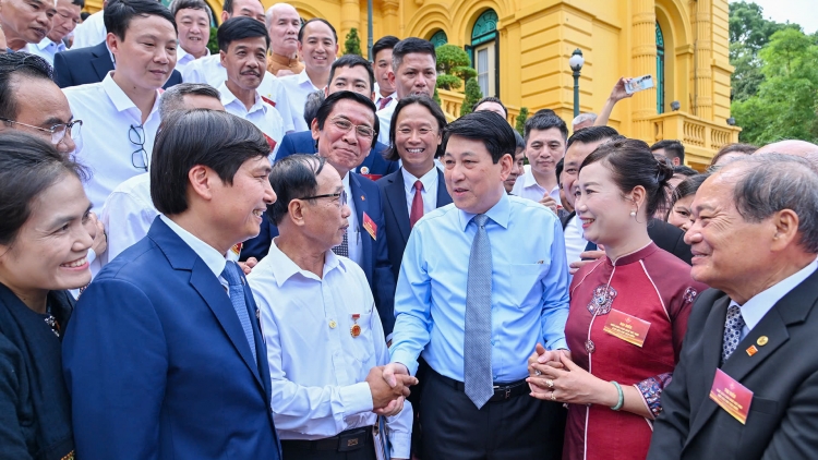 Chủ tịch nước Lương Cường gặp mặt các nghệ nhân làng nghề tiêu biểu toàn quốc