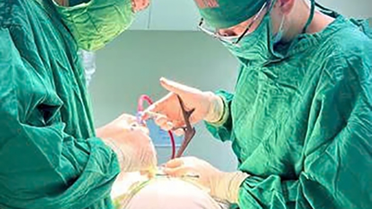 Bệnh viện Hữu nghị Đa khoa Nghệ An phẫu thuật thành công u tủy hình quả tạ