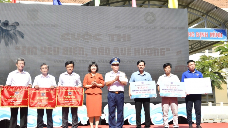  Vùng Cảnh sát biển 2 đồng hành với đồng bào dân tộc, tôn giáo tại Bình Định
