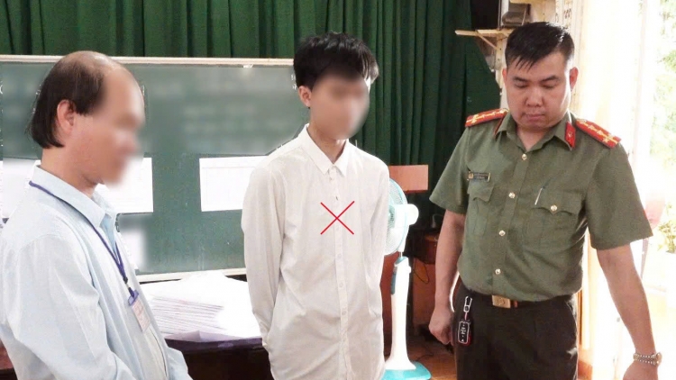 Công an Lâm Đồng khởi tố vụ thí sinh dùng camera truyền đề thi ra ngoài