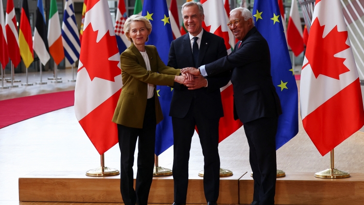 Canada và EU tăng cường phòng thủ xuyên Đại Tây Dương