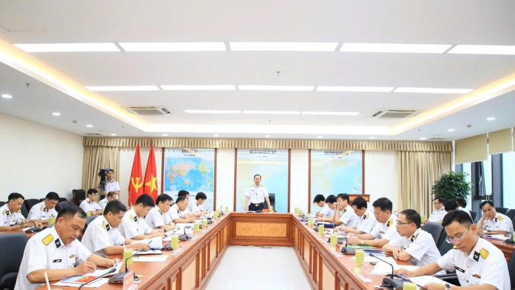 Đổi mới toàn diện công tác chính trị trước yêu cầu bảo vệ chủ quyền biển, đảo