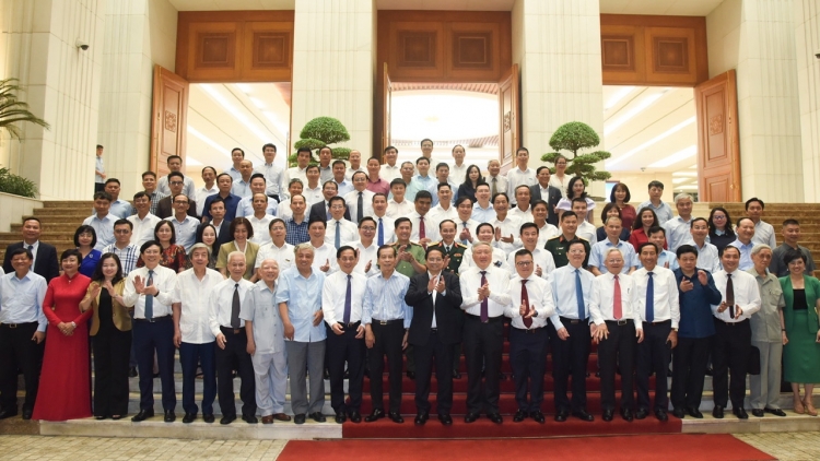 Thời sự 21h30 19/6/2025: Phát huy truyền thống 100 năm với "tâm sáng, lòng trong, bút sắc"