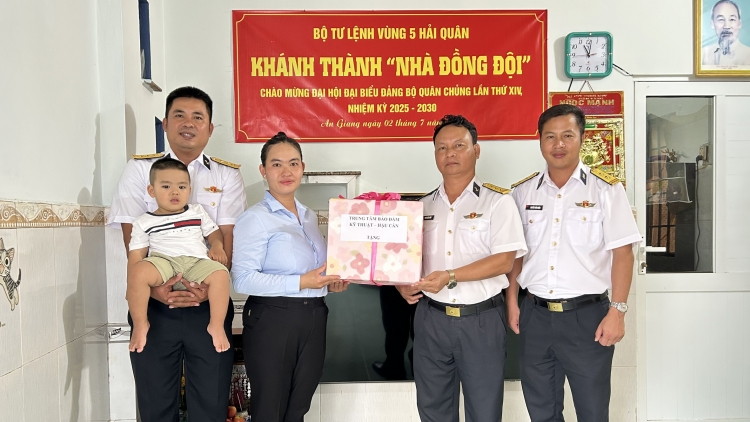 Mái nhà ấm áp của  tình đồng đội