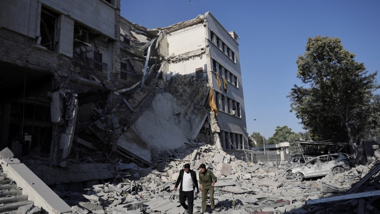 Quân đội Syria bắt đầu rút khỏi “điểm nóng” Sweida sau loạt không kích dữ dội của Israel vào thủ đô 