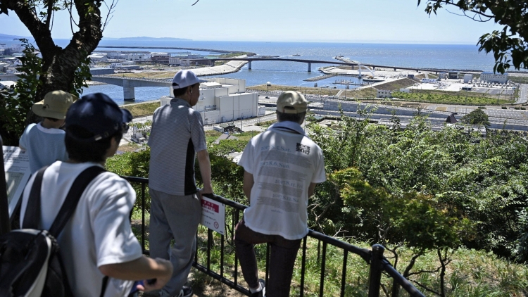 Nhật bản sơ tán người dân sau cảnh báo sóng thần