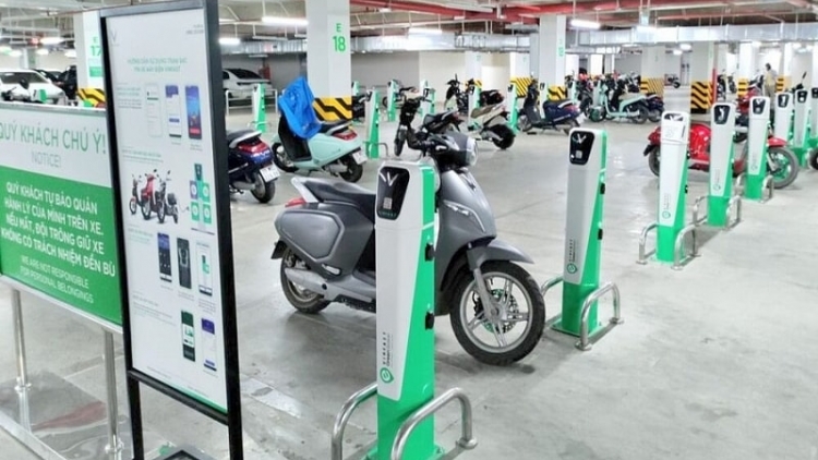 Bài toán chuyển đổi xe máy chạy xăng của Hà Nội và cơ hội từ chuyển đổi xanh