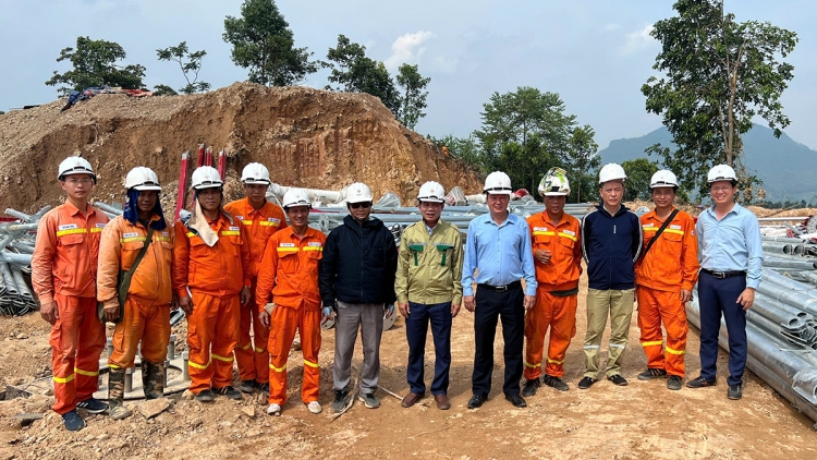 Gần 600 kỹ sư, công nhân EVNNPT “tiếp sức” cho Dự án đường dây 500kV Lào Cai - Vĩnh Yên