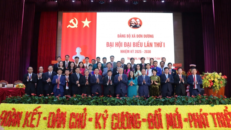 Phó Thủ tướng Nguyễn Hoà Bình dự Đại hội Đảng bộ xã điểm tại Lâm Đồng
