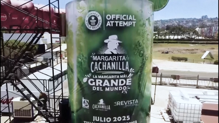 Thành phố Tijuana (Mexico) lập kỷ lục Guinness với ly Margarita lớn nhất thế giới