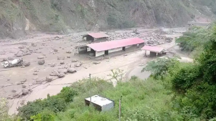 Lở đất tại biên giới với Nepal, 17 người Trung Quốc mất tích