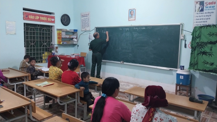 Tuyên Quang: Những thầy giáo mang quân hàm nơi biên giới