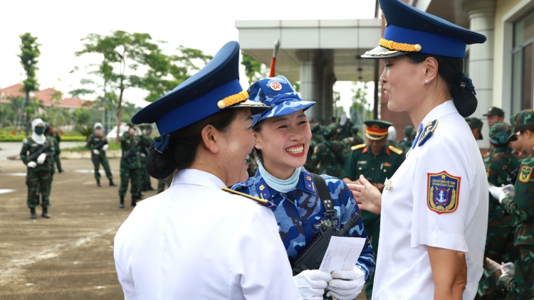 Phụ nữ Cảnh sát biển Việt Nam tiếp sức lực lượng thực hiện nhiệm vụ diễu binh, diễu hành 