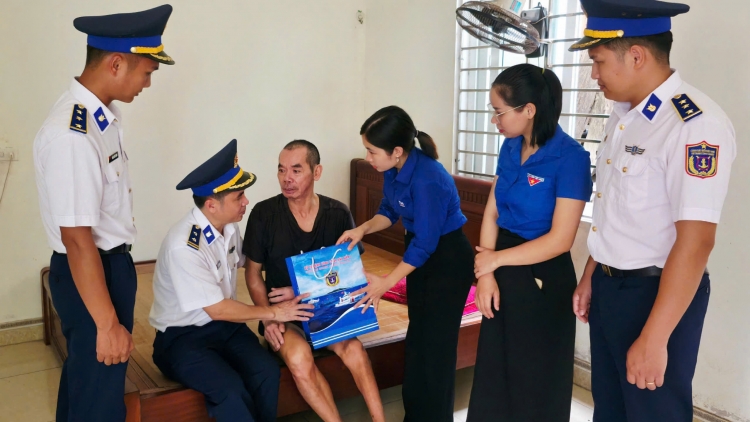 Hải đội 102 tổ chức gặp mặt tri ân cán bộ, chiến sĩ là thân nhân người có công