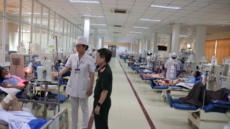  Bệnh viện Quân y 120 tiếp nhận ngày càng nhiều bệnh nhân trẻ đến lọc máu