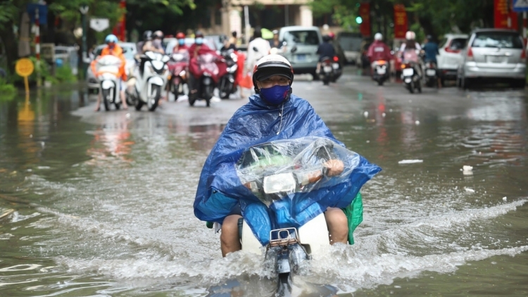 Thời tiết ngày 5/7: Bắc Bộ và Thanh Hóa đến Huế có mưa rào và dông