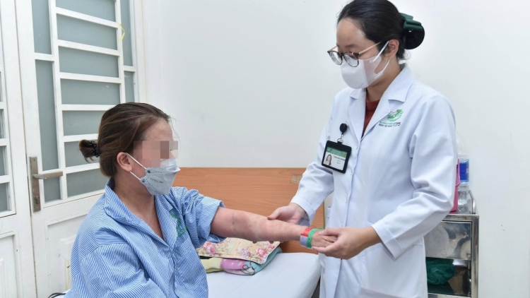 Nguy kịch vì dùng thuốc giảm cân thải độc, collagen không rõ nguồn gốc