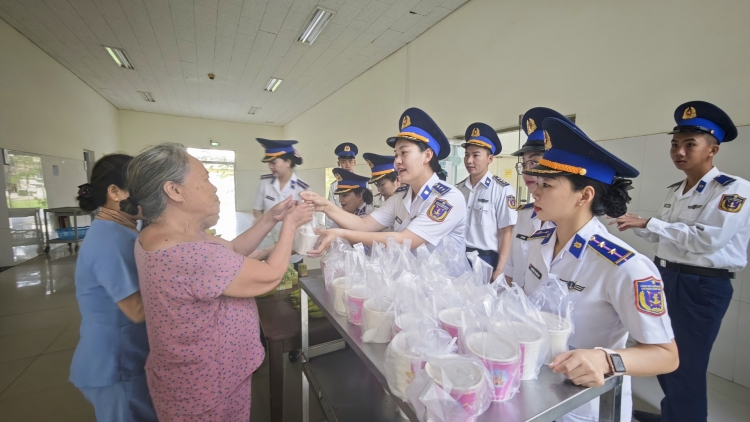Chương trình "Nồi cháo chiến sĩ"- Lan tỏa yêu thương đến những người bệnh