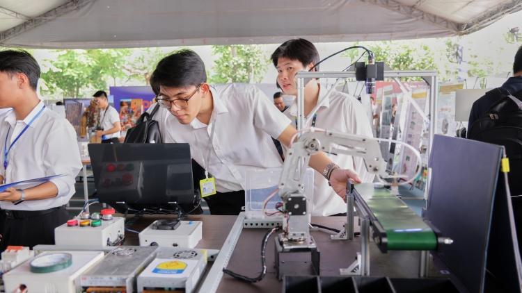 Gần 3.000 vị trí thực tập, việc làm tại HUTECH TECHSHOW 2025