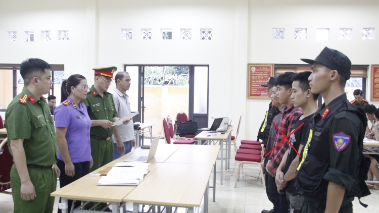 Khởi tố vụ án, khởi tố 42 bị can trong vụ “vàng tặc” ở Sơn La