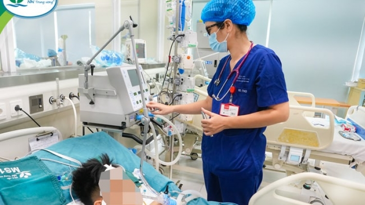 Cấp cứu đúng cách cho trẻ bị đuổi nước