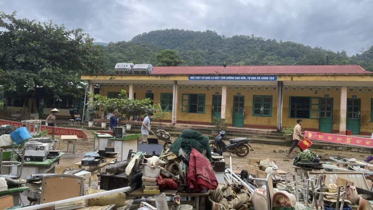 Vùng lũ Điện Biên khôi phục trường lớp đón năm học mới