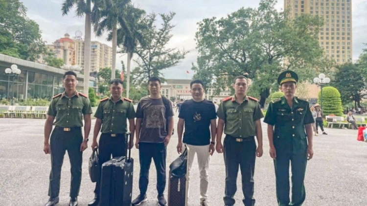 Quảng Ninh: Trục xuất người nước ngoài dùng thị thực du lịch để làm việc “chui”