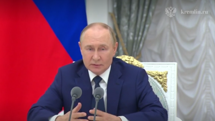 Tổng thống Nga Vladimir Putin họp bàn trước thềm Hội nghị thượng đỉnh Nga – Mỹ tại Alaska