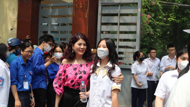 Giảm áp lực thi cử: Đừng nói hay, hãy hành động ngay