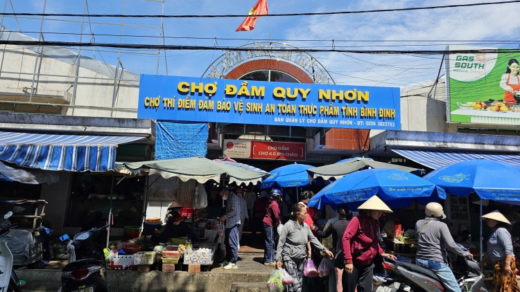 Tiểu thương tại Gia Lai gặp khó vì thịt lợn bán ế
