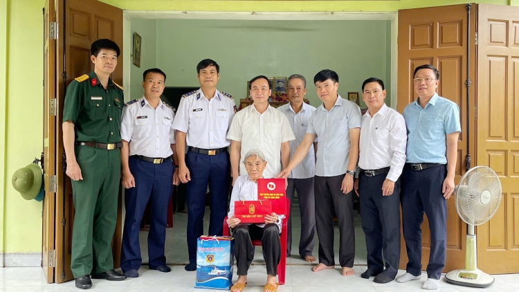 Vùng Cảnh sát biển 1 đồng hành với ngư dân Ninh Bình