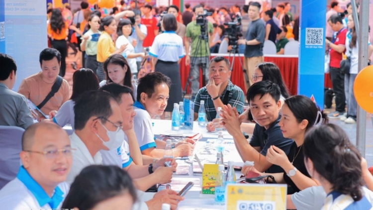 Thời sự 18h 20/8/2025: Bộ GD&ĐT lùi thời gian công bố điểm trúng tuyển đại học, cao đẳng