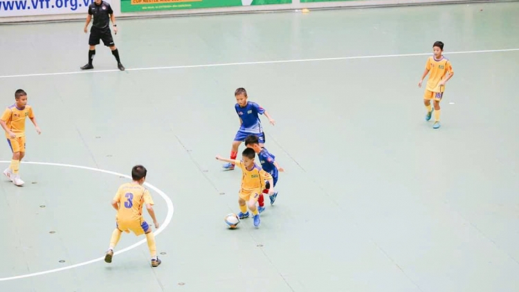 Trẻ học cách trưởng thành từ những sân chơi thể thao học đường