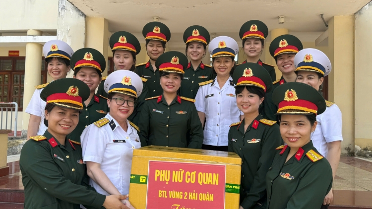 Người “giữ lửa” phong trào - đầu tàu gắn kết phụ nữ Vùng 2 Hải quân