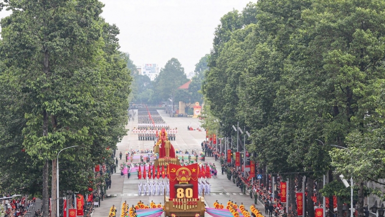 Trang sử 80 năm in dấu trong từng nhịp bước