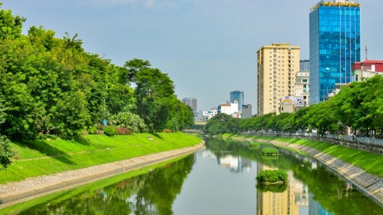 Hà Nội chỉnh trang vệ sinh môi trường hai bên bờ sông Tô Lịch