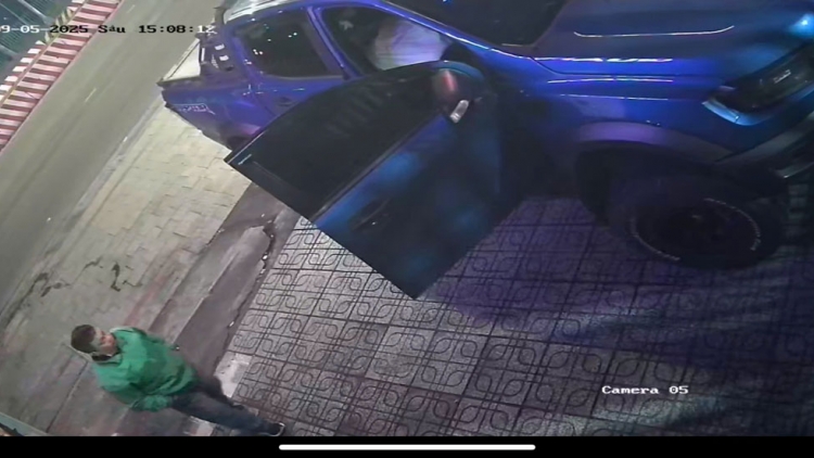 Ngủ quên trên xe, người đàn ông mất gần 30 cây vàng