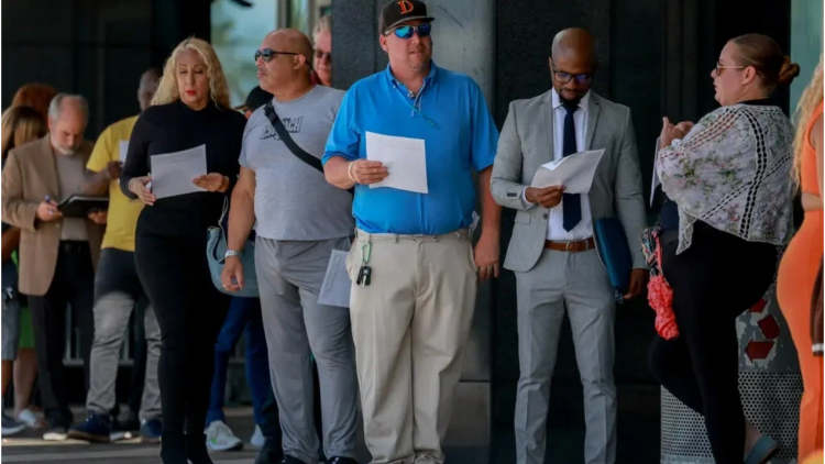 Tăng trưởng việc làm của Mỹ giảm mạnh trong tháng 8