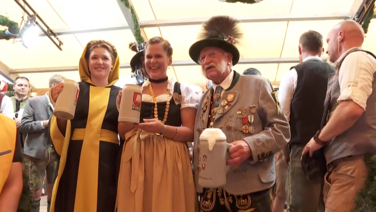 Du khách nô nức đổ về Lễ hội Bia Oktoberfest lần thứ 190