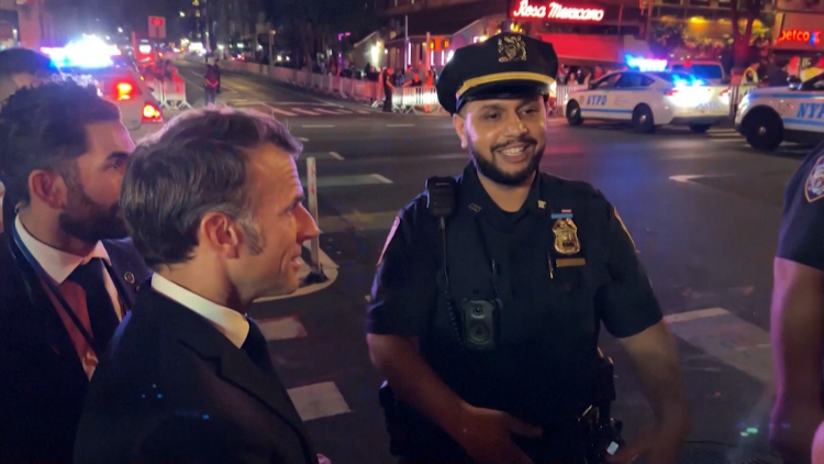 Ông Macron gọi điện cho ông Trump sau khi bị chặn đường vì đoàn xe hộ tống