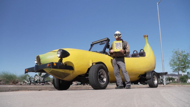 Lừa cao nhất, ô tô hình chuối và lợn trượt ván phá kỷ lục Guinness 2026