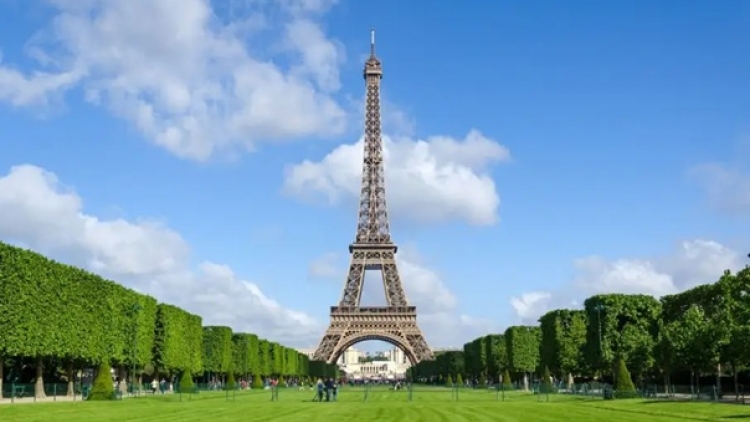 Pháp: Tên của 72 nữ khoa học gia sắp được khắc trên Tháp Eiffel