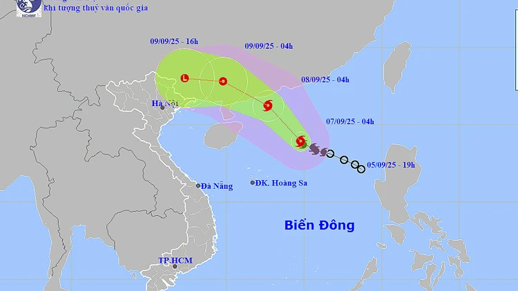 Bão số 7 trên Biển Đông: Gió mạnh, sóng lớn, biển động dữ dội